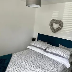 Lovely 1 Bed Serviced Near The Centre With Free Parking Cardiff